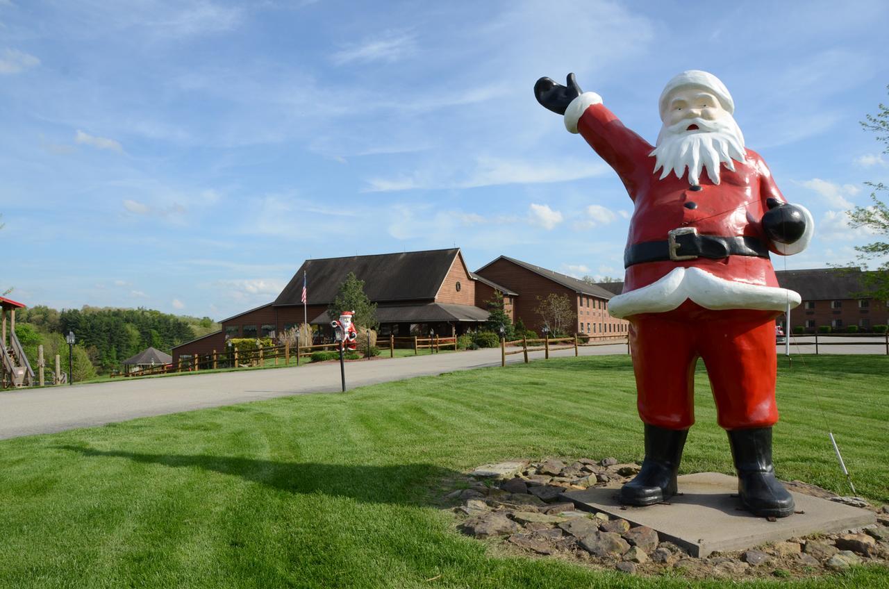 Santa'S Lodge Santa Claus Exterior photo
